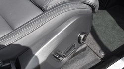 2025 (75) VOLVO XC60 2.0 B5P Plus Dark 5dr AWD Geartronic 5749129
