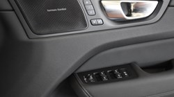2025 (75) VOLVO XC60 2.0 B5P Plus Dark 5dr AWD Geartronic 5749113