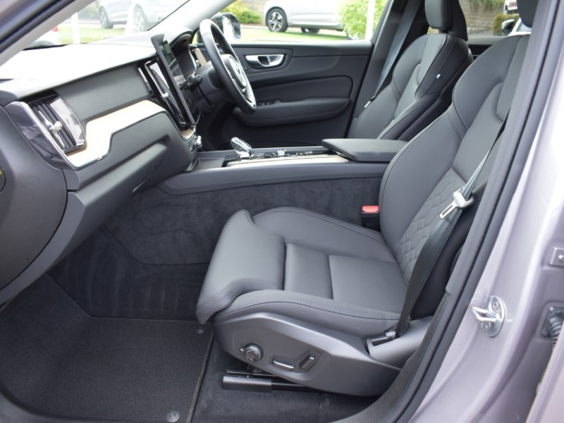2025 (75) VOLVO XC60 2.0 B5P Plus Dark 5dr AWD Geartronic 5749140
