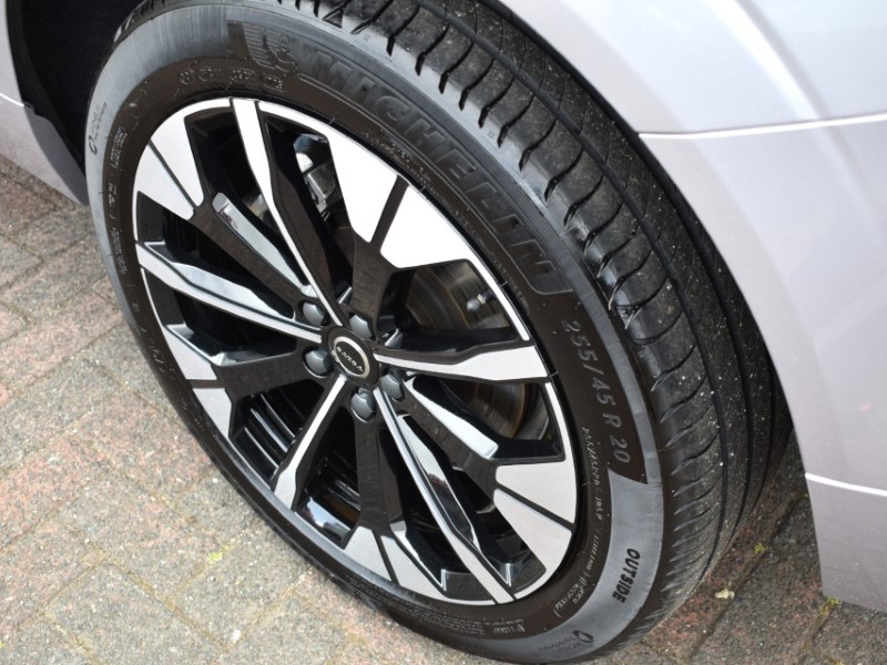 2025 (75) VOLVO XC60 2.0 B5P Plus Dark 5dr AWD Geartronic 5749199