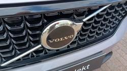 2025 (25) VOLVO XC40 2.0 B4P Plus Dark 5dr Auto 5750689