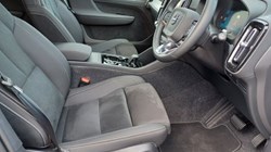 2025 (25) VOLVO XC40 2.0 B4P Plus Dark 5dr Auto 5750644