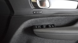 2025 (25) VOLVO XC40 2.0 B4P Plus Dark 5dr Auto 5750665