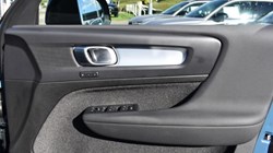 2022 (22) VOLVO XC40 2.0 B3P Plus Dark 5dr Auto 5802782