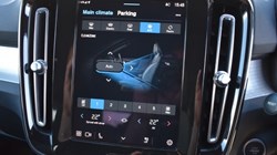 2022 (22) VOLVO XC40 2.0 B3P Plus Dark 5dr Auto 5802777