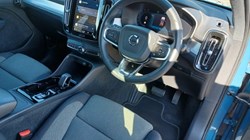 2022 (22) VOLVO XC40 2.0 B3P Plus Dark 5dr Auto 5802746
