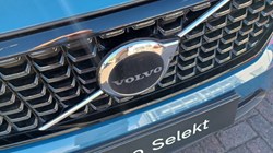 2022 (22) VOLVO XC40 2.0 B3P Plus Dark 5dr Auto 5802738