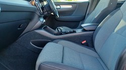 2022 (22) VOLVO XC40 2.0 B3P Plus Dark 5dr Auto 5802761