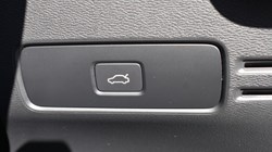 2022 (22) VOLVO XC40 2.0 B3P Plus Dark 5dr Auto 5802768