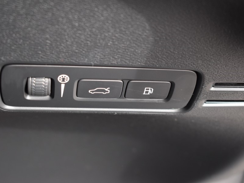 2022 (22) VOLVO XC40 1.5 T4 Recharge PHEV Plus Dark 5dr Auto 5767048