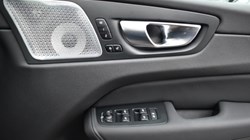2025 (75) VOLVO XC60 2.0 B5P Ultra Dark 5dr AWD Geartronic 5804651