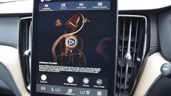 2025 (75) VOLVO XC60 2.0 B5P Ultra Dark 5dr AWD Geartronic 5804659