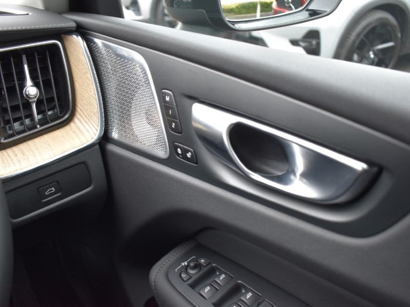 2025 (75) VOLVO XC60 2.0 B5P Ultra Dark 5dr AWD Geartronic 5804665