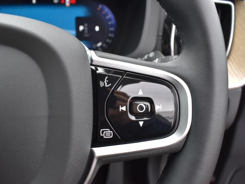 2025 (75) VOLVO XC60 2.0 B5P Ultra Dark 5dr AWD Geartronic 5804669