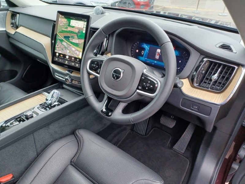 2025 (75) VOLVO XC60 2.0 B5P Ultra Dark 5dr AWD Geartronic 5804556