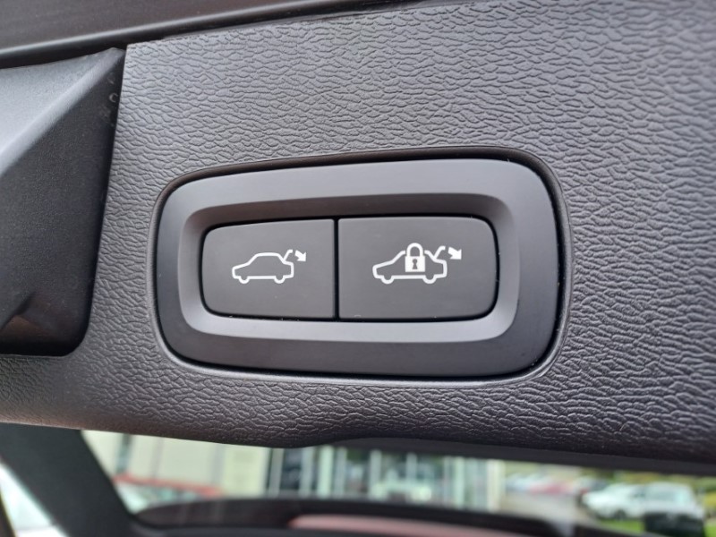 2025 (75) VOLVO XC60 2.0 B5P Ultra Dark 5dr AWD Geartronic 5804555