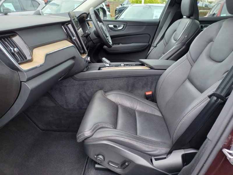 2025 (75) VOLVO XC60 2.0 B5P Ultra Dark 5dr AWD Geartronic 5804567