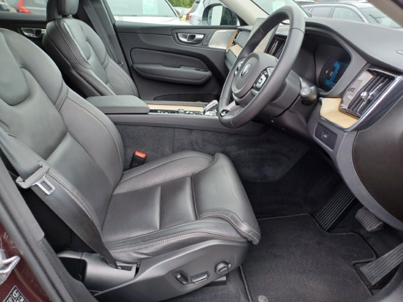 2025 (75) VOLVO XC60 2.0 B5P Ultra Dark 5dr AWD Geartronic 5804561