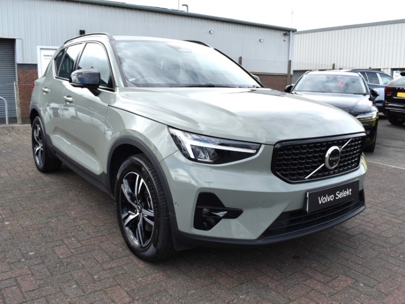 2023 (73) VOLVO XC40 2.0 B3P Plus Dark 5dr Auto