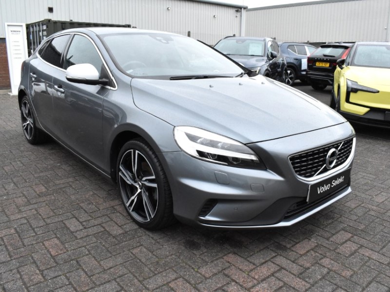 2019 (69) VOLVO V40 T2 [122] R DESIGN Edition 5dr
