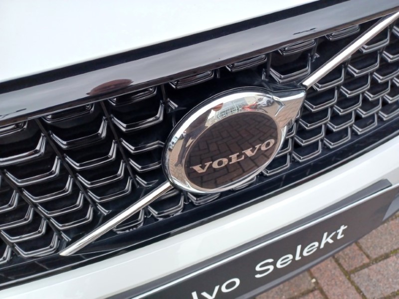 2025 (75) VOLVO XC40 2.0 B3P Plus Dark 5dr Auto 5792550