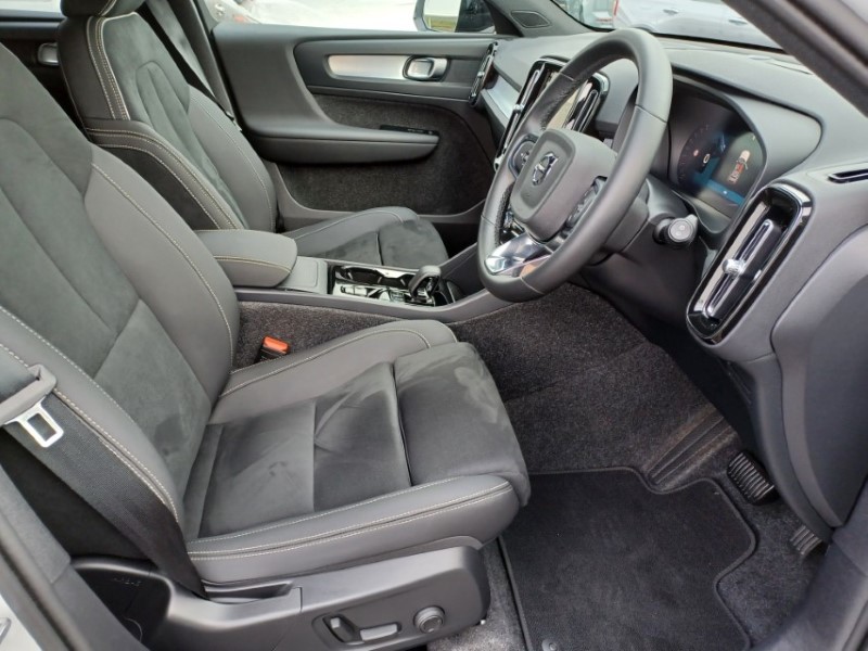 2025 (75) VOLVO XC40 2.0 B3P Plus Dark 5dr Auto 5792441