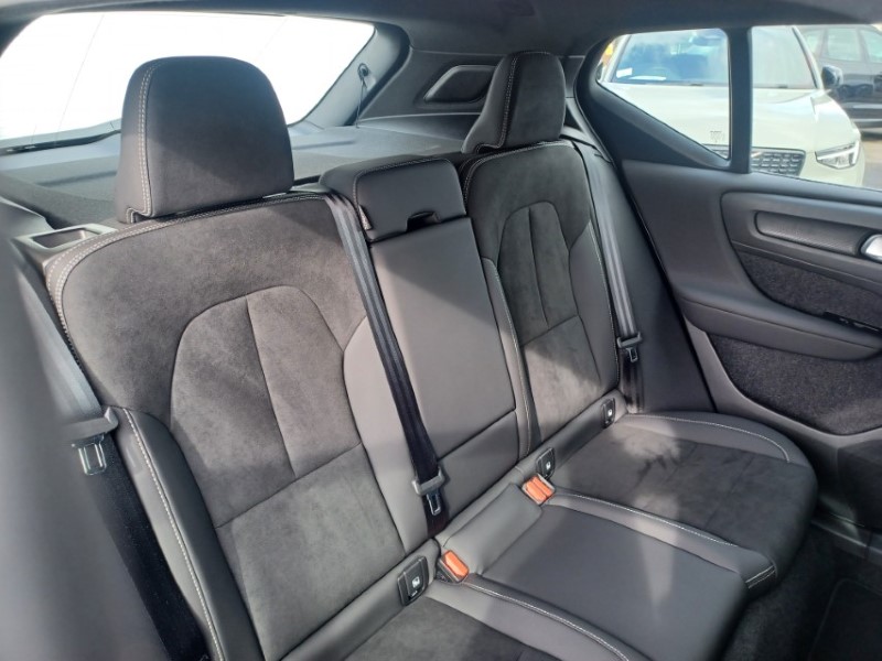 2026 (26) VOLVO XC40 2.0 B3P Plus Dark 5dr Auto 5787526