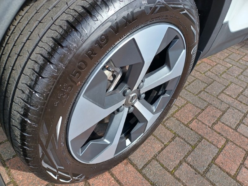 2026 (26) VOLVO XC40 2.0 B3P Plus Dark 5dr Auto 5787557