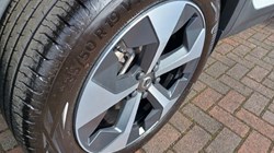 2026 (26) VOLVO XC40 2.0 B3P Plus Dark 5dr Auto 5787557