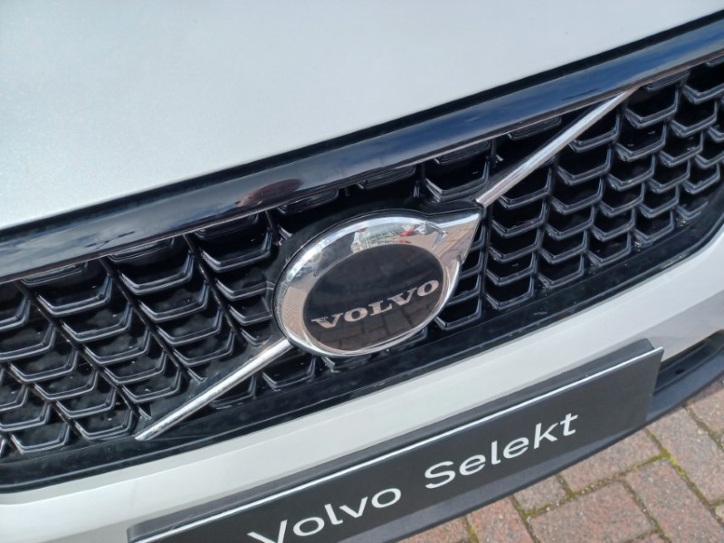2026 (26) VOLVO XC40 2.0 B3P Plus Dark 5dr Auto 5787561