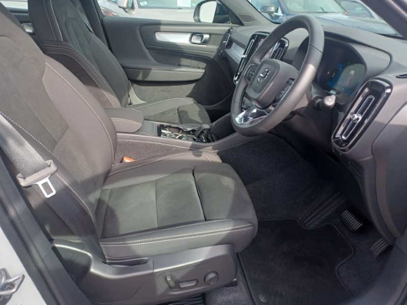 2026 (26) VOLVO XC40 2.0 B3P Plus Dark 5dr Auto 5787523