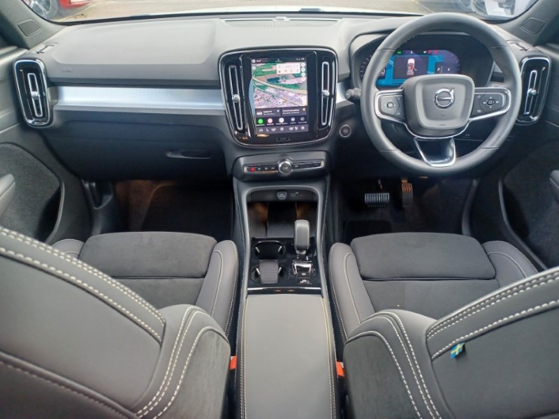 2026 (26) VOLVO XC40 2.0 B3P Plus Dark 5dr Auto 5787530