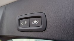 2026 (26) VOLVO XC40 2.0 B3P Plus Dark 5dr Auto 5787517