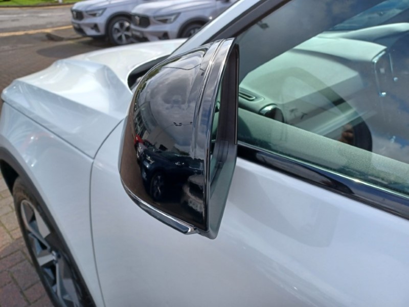 2026 (26) VOLVO XC40 2.0 B3P Plus Dark 5dr Auto 5787552
