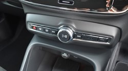 2026 (26) VOLVO XC40 2.0 B3P Plus Dark 5dr Auto 5787543