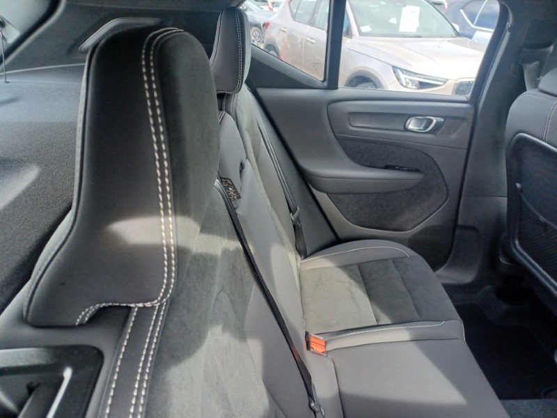 2026 (26) VOLVO XC40 2.0 B3P Plus Dark 5dr Auto 5787525