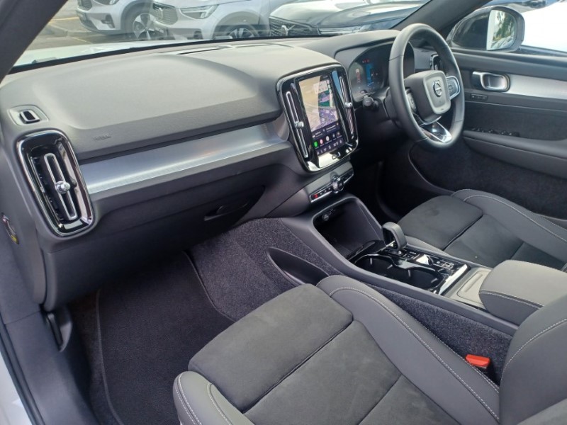 2026 (26) VOLVO XC40 2.0 B3P Plus Dark 5dr Auto 5787532