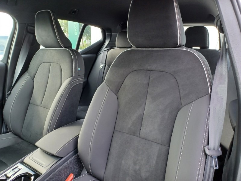2026 (26) VOLVO XC40 2.0 B3P Plus Dark 5dr Auto 5787535