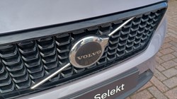 2026 (26) VOLVO XC40 2.0 B3P Plus Dark 5dr Auto 5809645