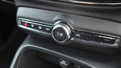 2026 (26) VOLVO XC40 2.0 B3P Plus Dark 5dr Auto 5809600