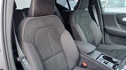 2026 (26) VOLVO XC40 2.0 B3P Plus Dark 5dr Auto 5809565