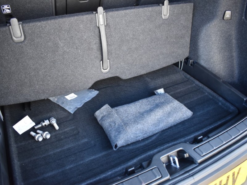 2025 (75) VOLVO XC40 2.0 B3P Plus Dark 5dr Auto 5820720