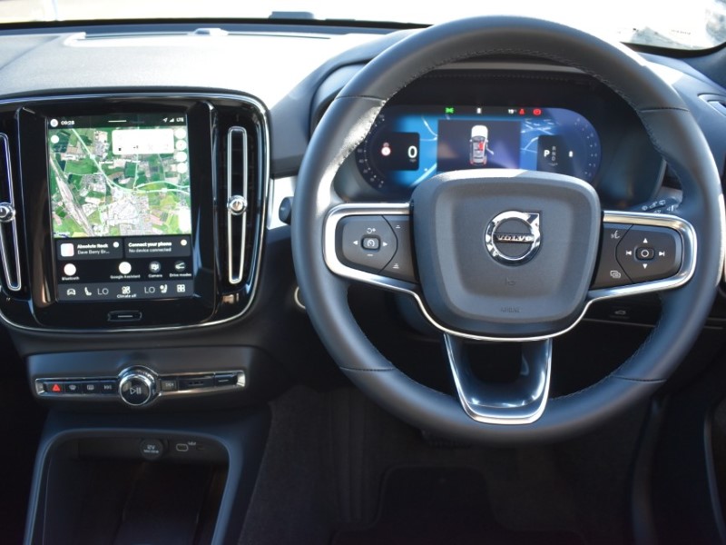 2025 (75) VOLVO XC40 2.0 B3P Plus Dark 5dr Auto 5820717