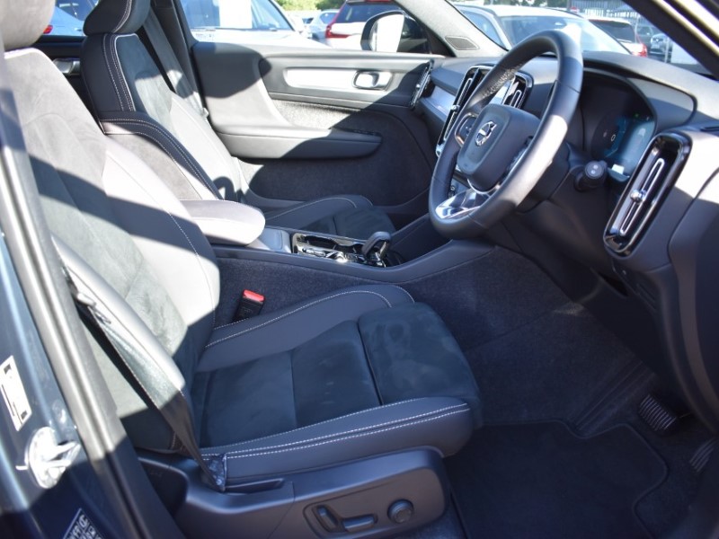 2025 (75) VOLVO XC40 2.0 B3P Plus Dark 5dr Auto 5820712