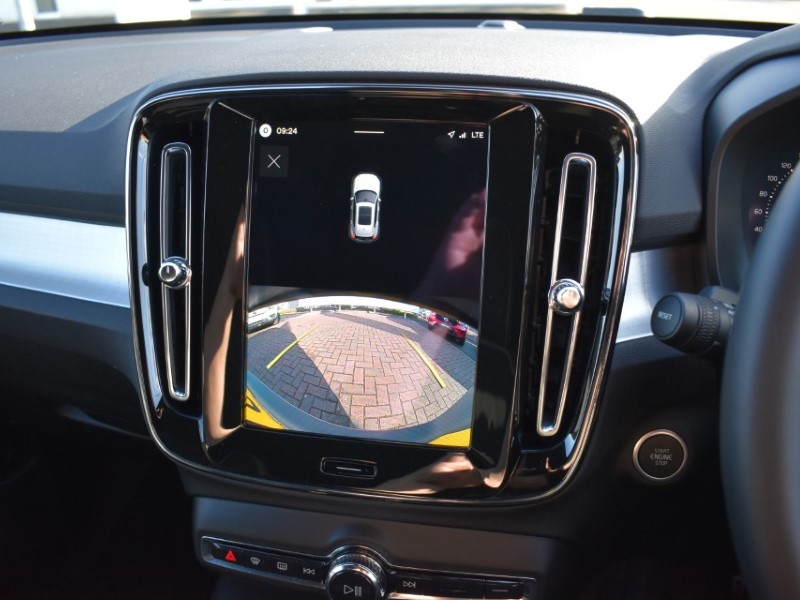 2025 (75) VOLVO XC40 2.0 B3P Plus Dark 5dr Auto 5820707