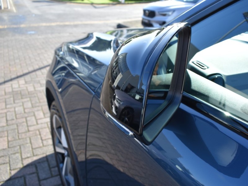 2025 (75) VOLVO XC40 2.0 B3P Plus Dark 5dr Auto 5820729