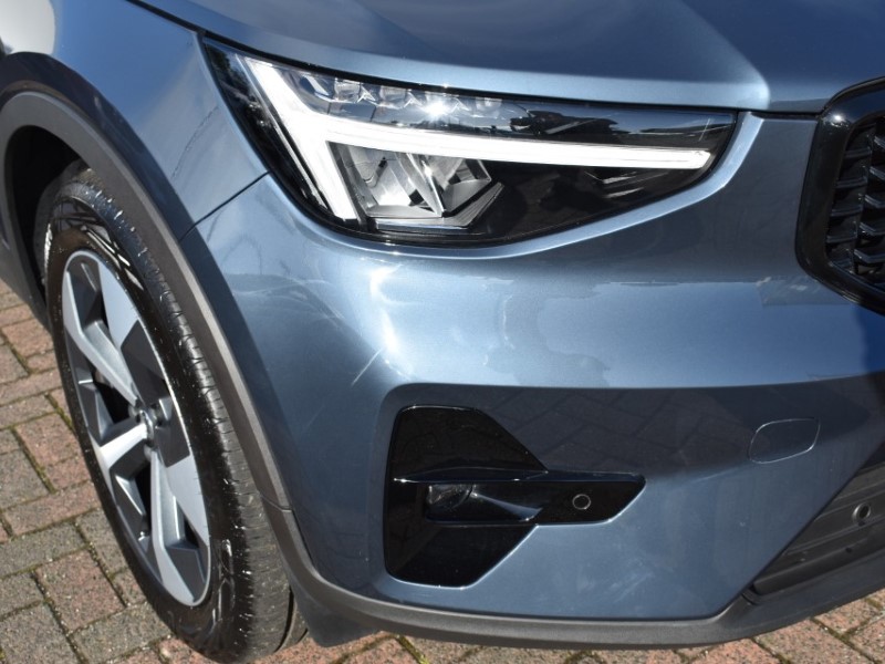2025 (75) VOLVO XC40 2.0 B3P Plus Dark 5dr Auto 5820739