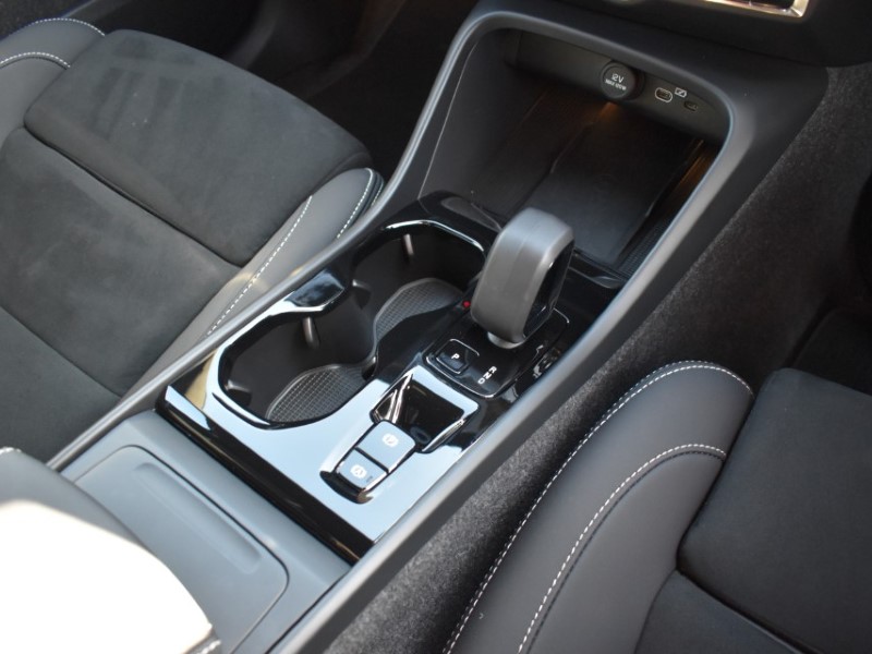2025 (75) VOLVO XC40 2.0 B3P Plus Dark 5dr Auto 5820700