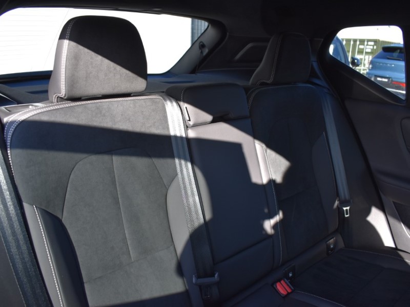 2025 (75) VOLVO XC40 2.0 B3P Plus Dark 5dr Auto 5820714