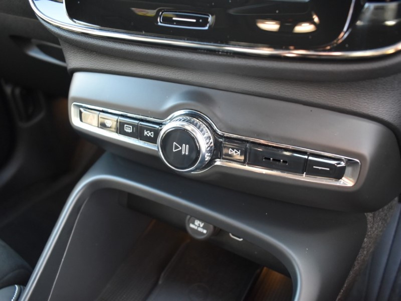 2025 (75) VOLVO XC40 2.0 B3P Plus Dark 5dr Auto 5820699